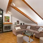 Carela 2Bdr Apartment By Irundo