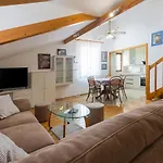 Carela 2Bdr Apartment By Irundo